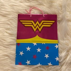 Wonder Woman Hallmark small 7 1/2 x 9 gift bag